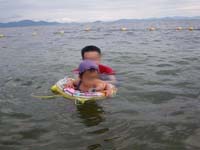 琵琶湖で湖水浴
